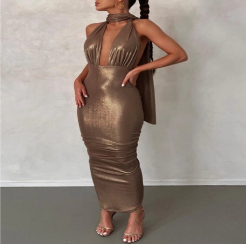 كيفية اختيار فستان السهرة الطويل المثالي لأي مناسبة